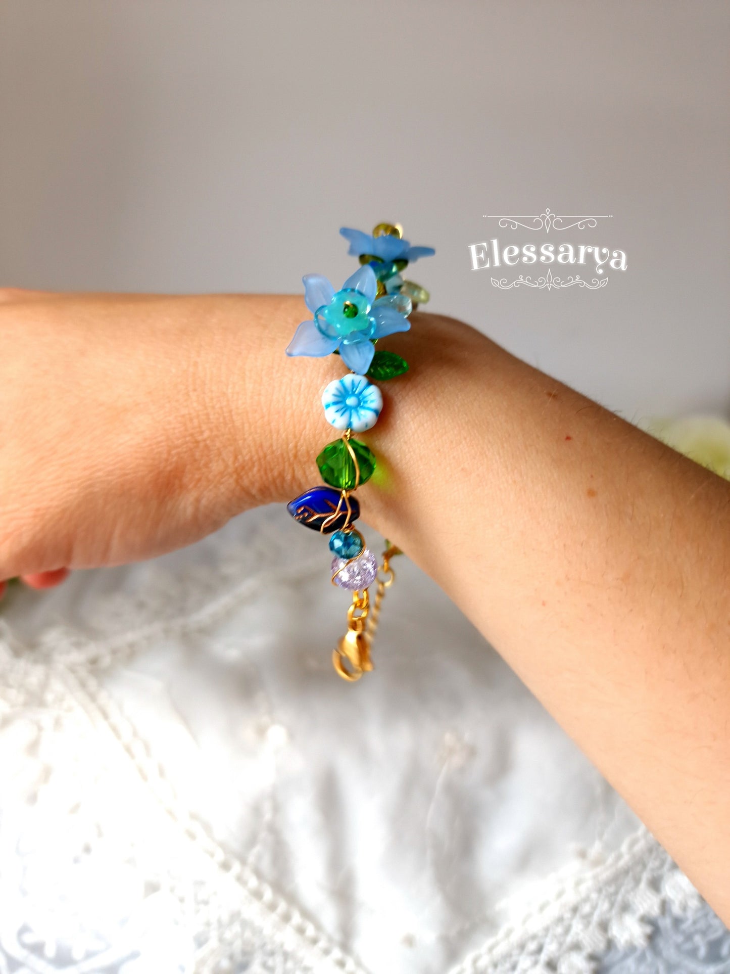 Brățară bangle cu flori albastre