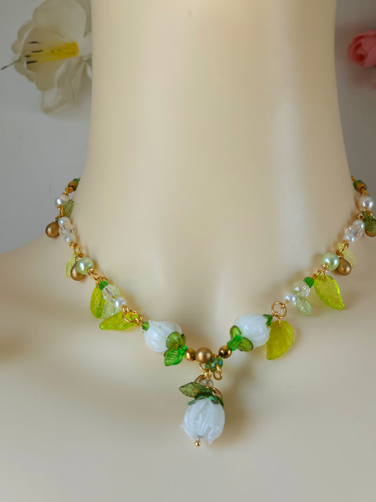 Colier floral "Boboci de Lumină"