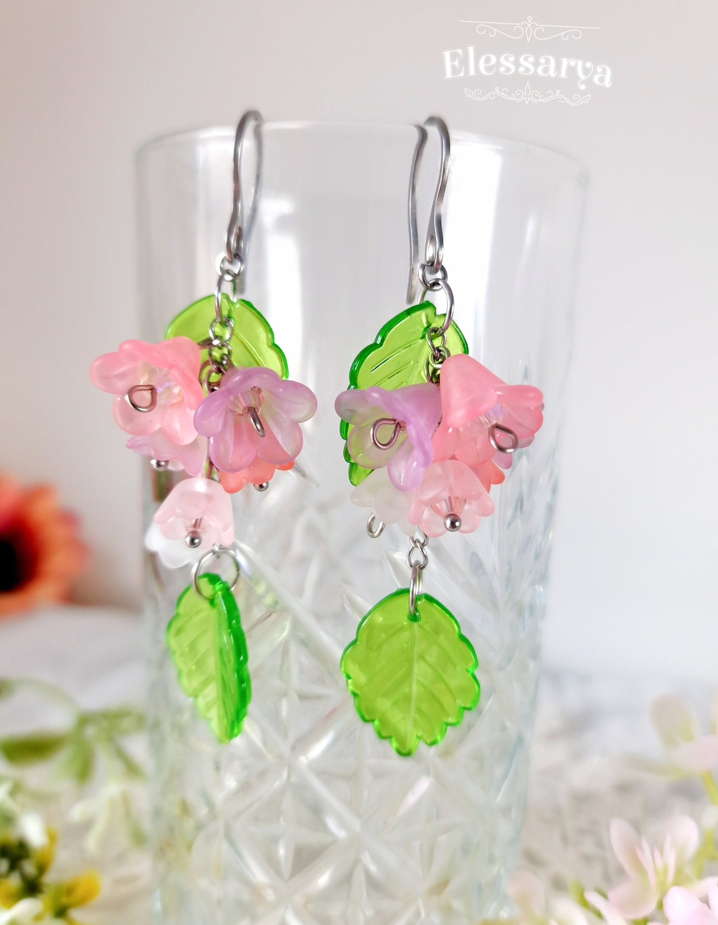 Cercei cu flori roz și frunze