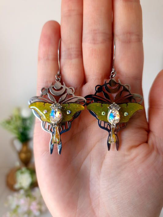 Cercei cu Luna Moth