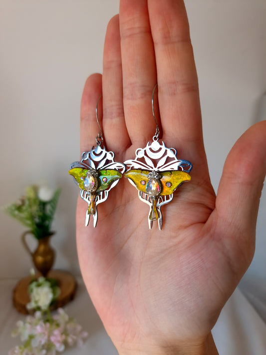 Cercei cu Luna Moth