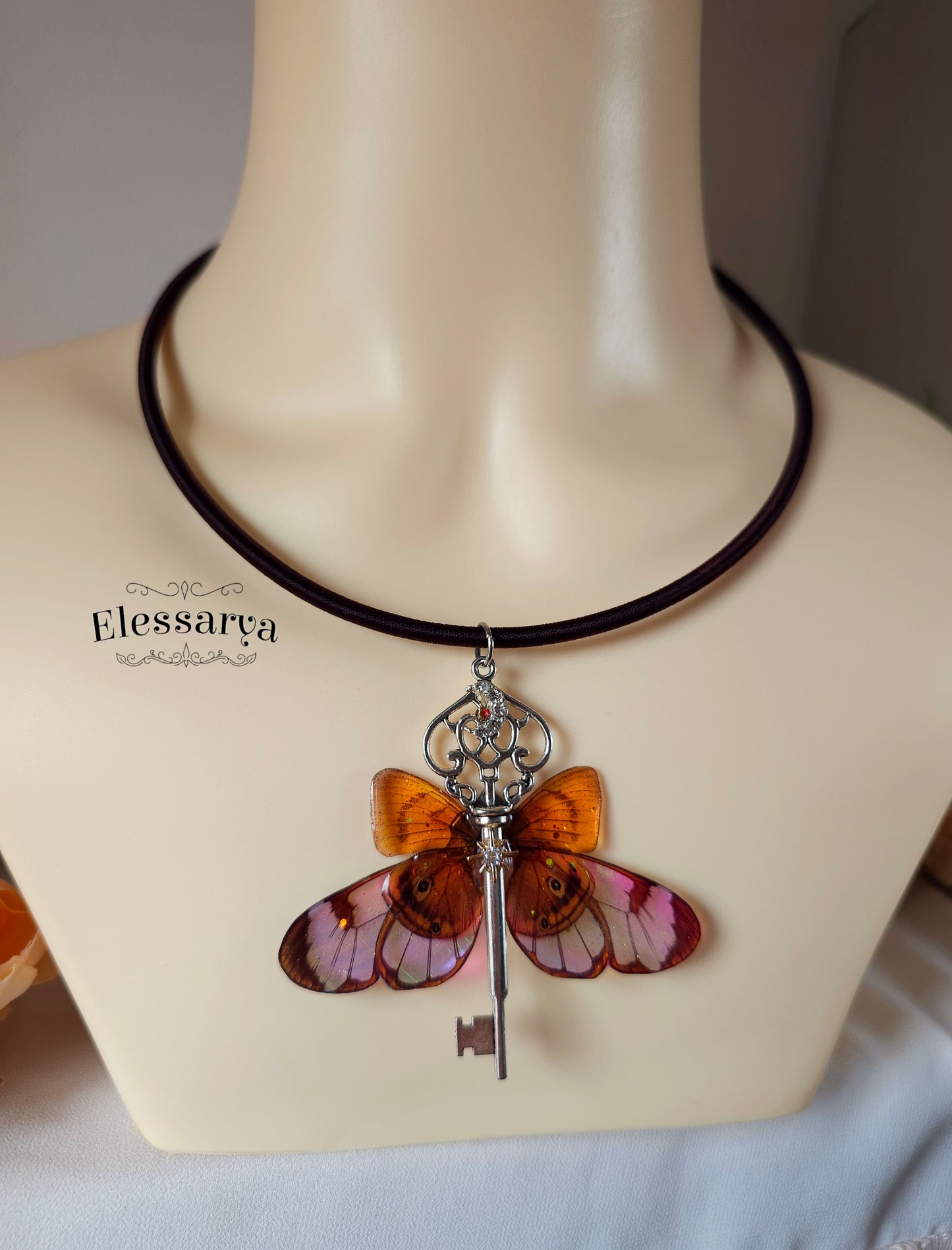 Colier cu Zâna Cheia Toamnei Fermecate