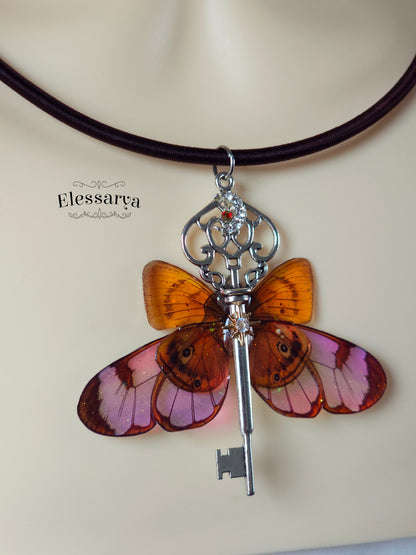 Colier cu Zâna Cheia Toamnei Fermecate