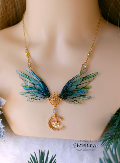 Colier cu Semiluna Fermecată si Aripi de Gheață