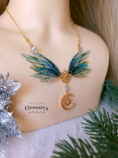 Colier cu Semiluna Fermecată si Aripi de Gheață