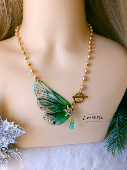 Colier cu Aripi de Smarald din Pădurea Rece