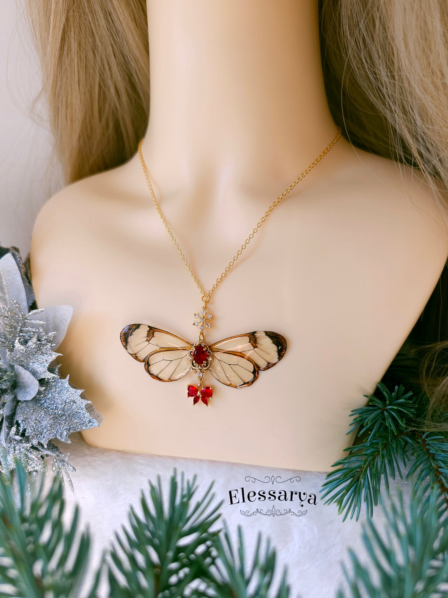 Colier cu Zâna Glasswing a Crăciunului