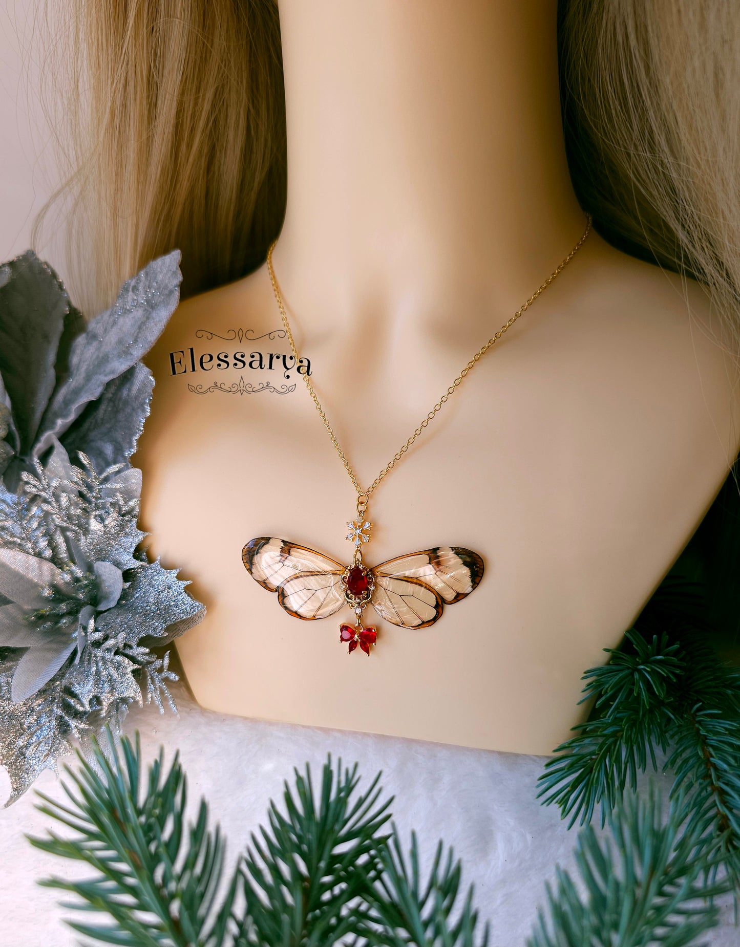 Colier cu Zâna Glasswing a Crăciunului