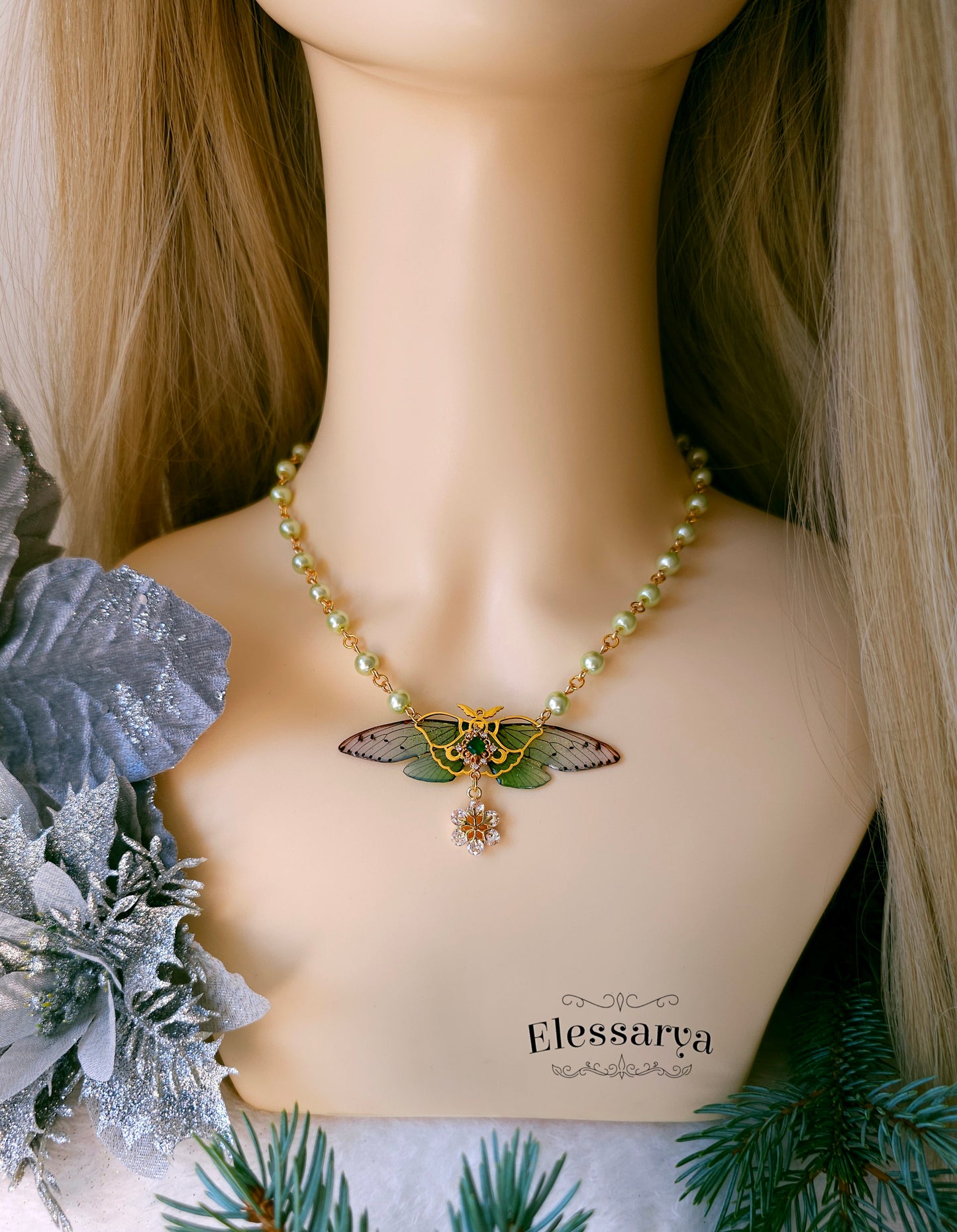 Colier cu Zâna Regală a Iernii