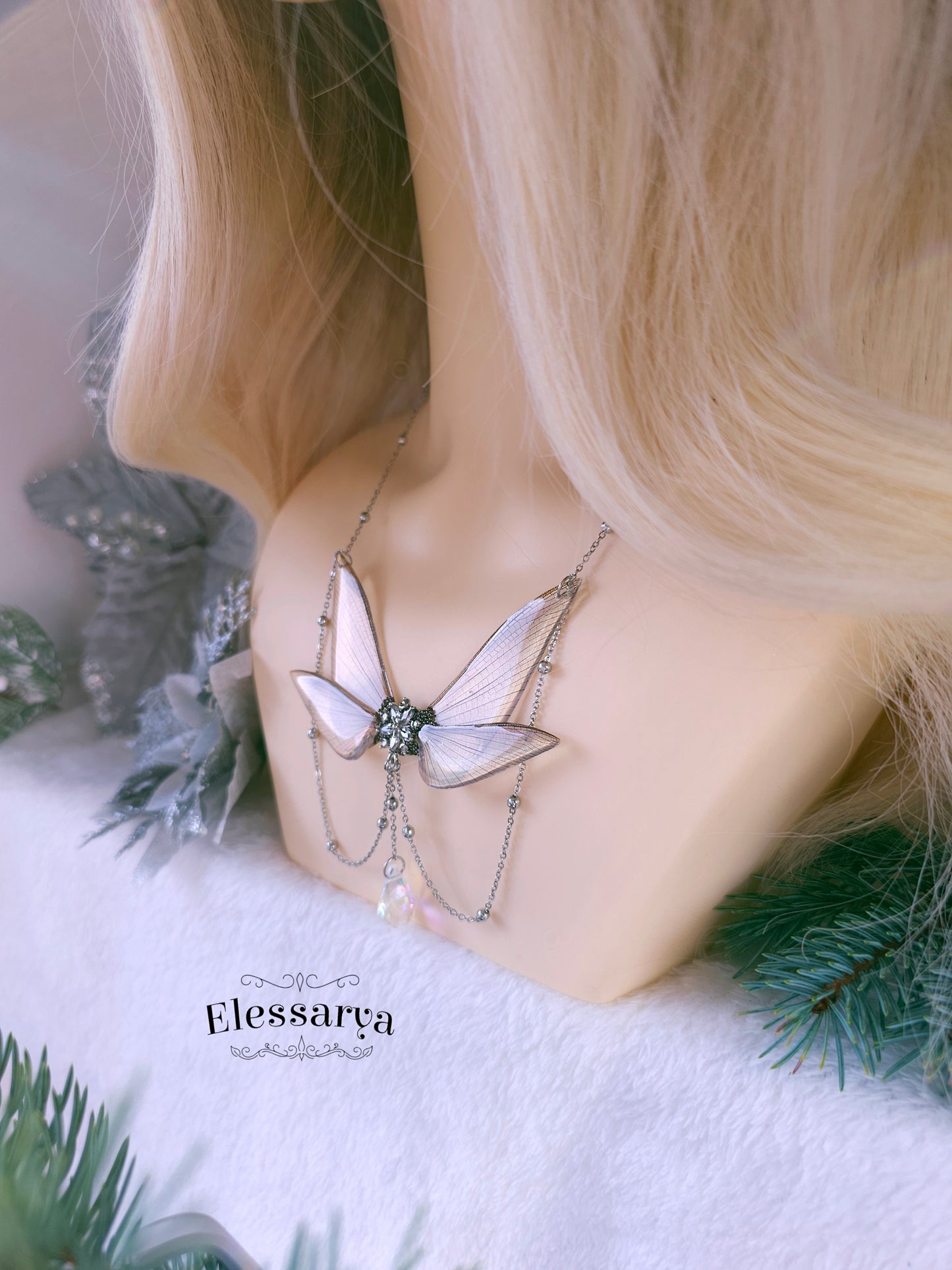 Colier cu Zâna Arhanghel din Lumină