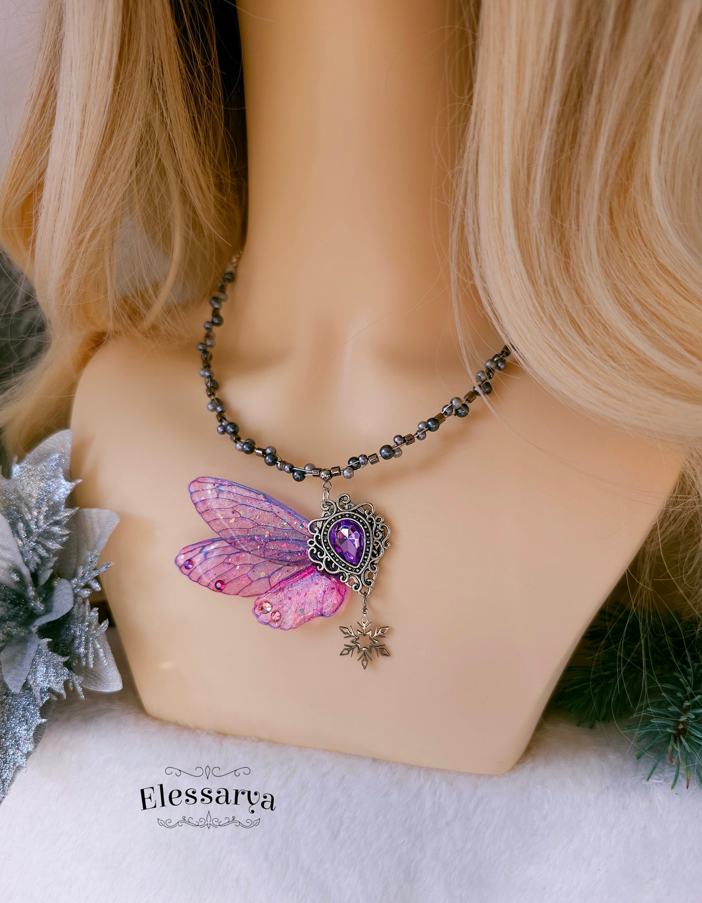 Colier cu Zâna Iernii Cosmice