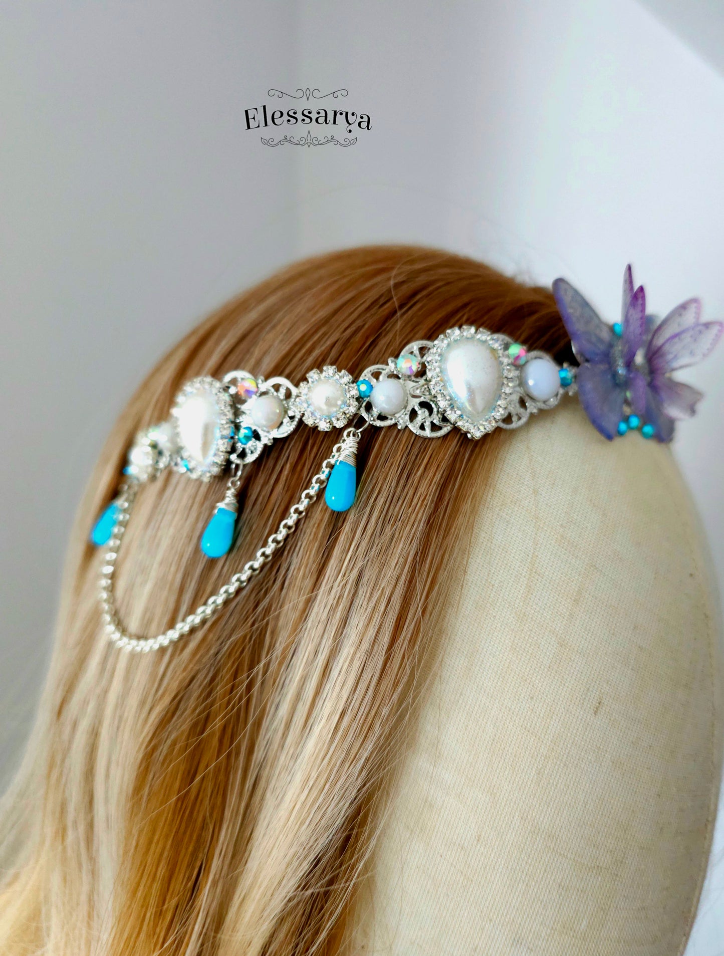 Coroană Regală cu Aripi de Cristal