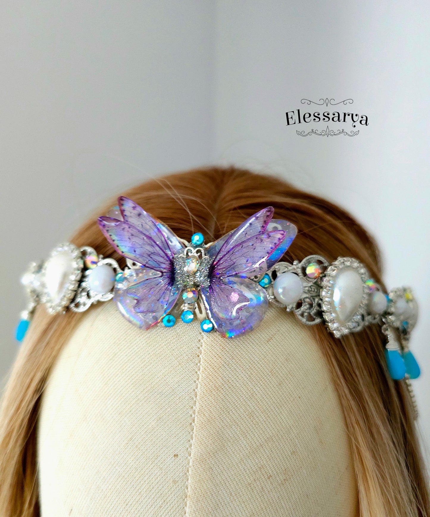 Coroană Regală cu Aripi de Cristal