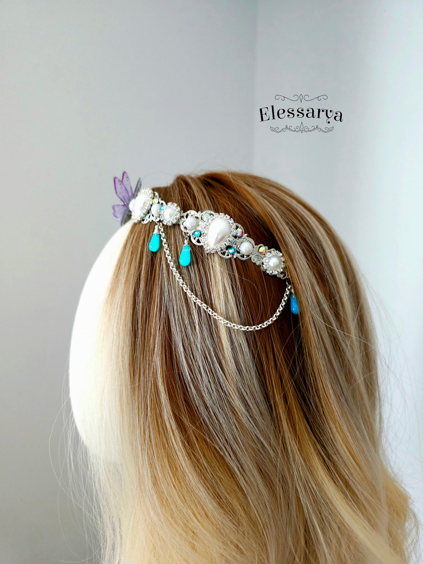 Coroană Regală cu Aripi de Cristal