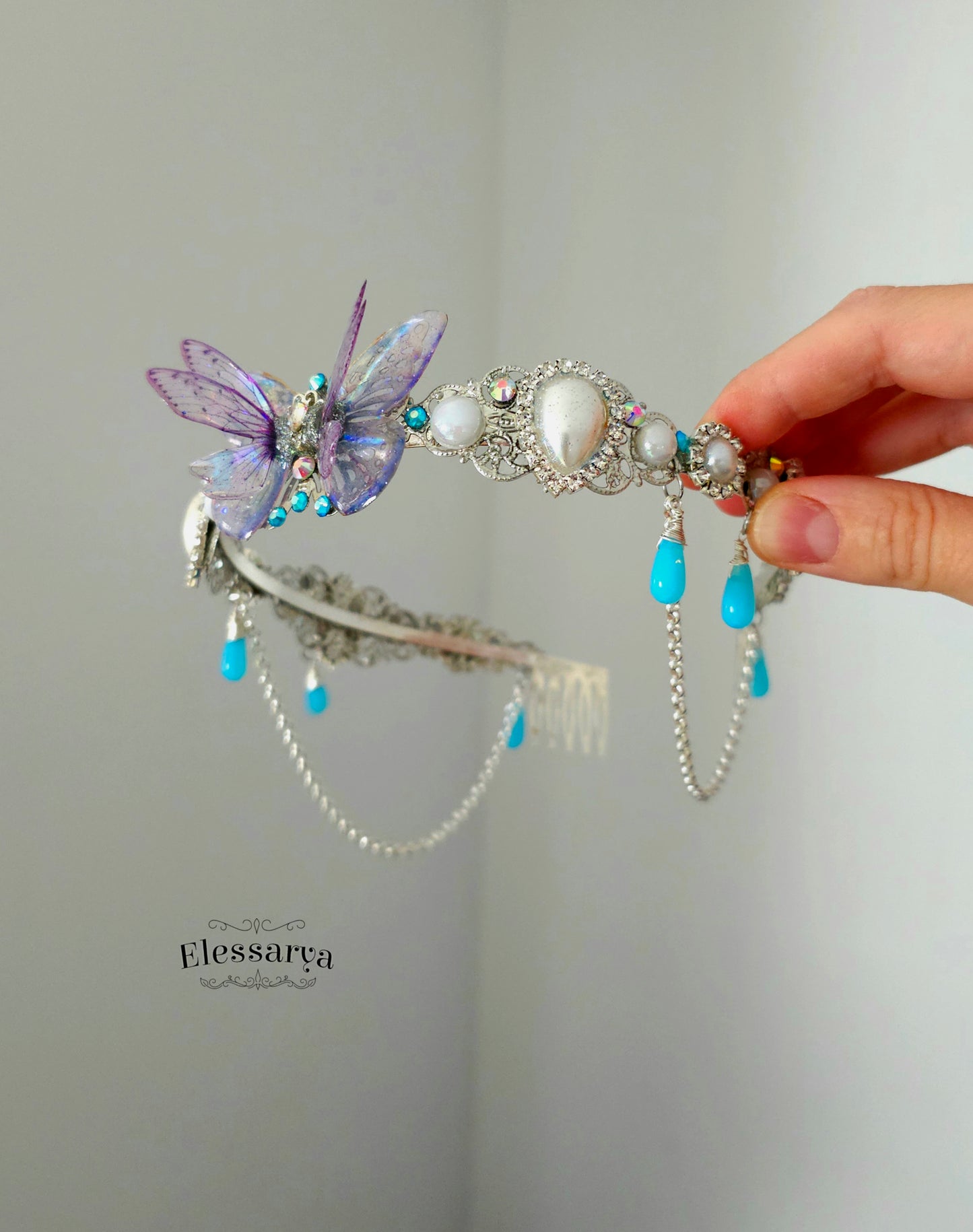 Coroană Regală cu Aripi de Cristal