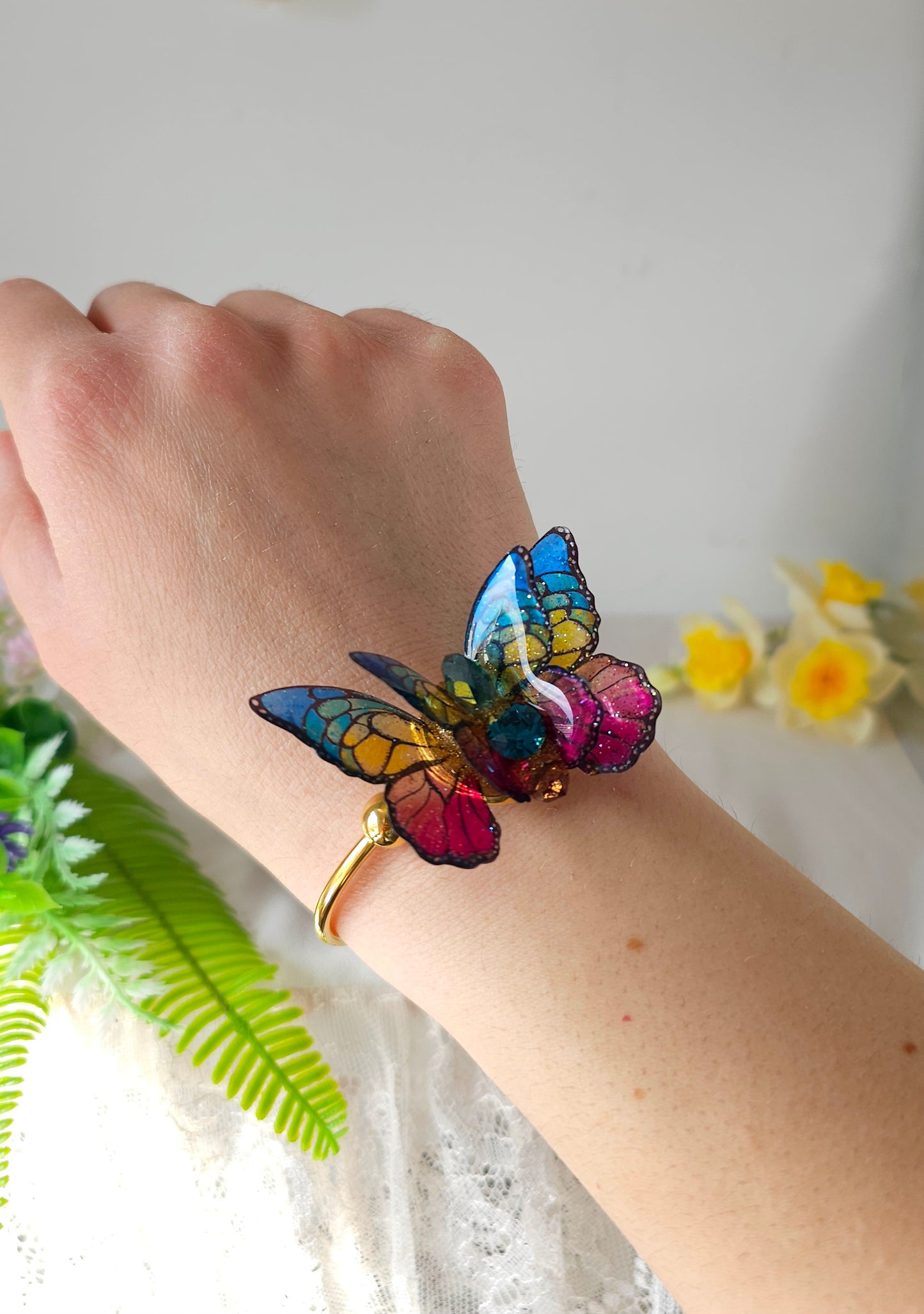 Brățară bangle deschisă – Fluture iridescent