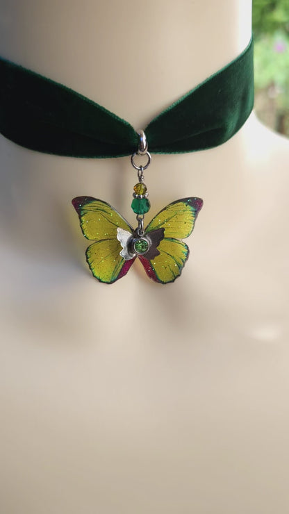 Choker Soare printre Frunze
