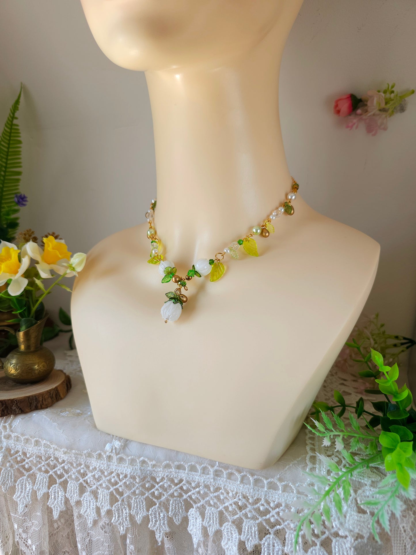 Colier floral "Boboci de Lumină"