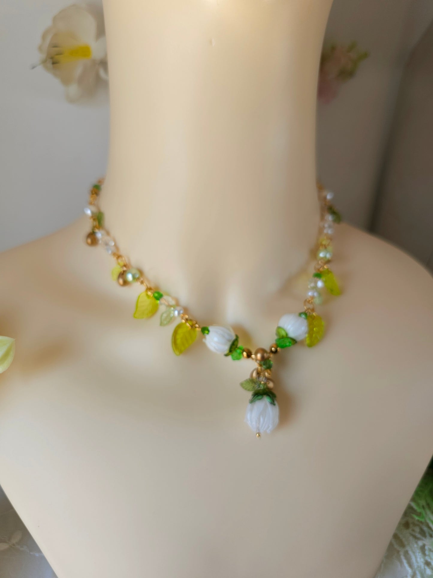 Colier floral "Boboci de Lumină"