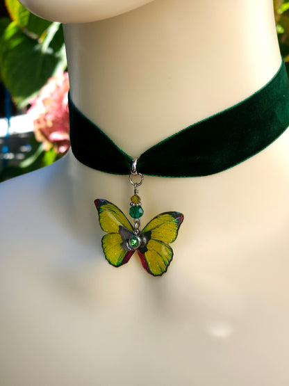 Choker Soare printre Frunze