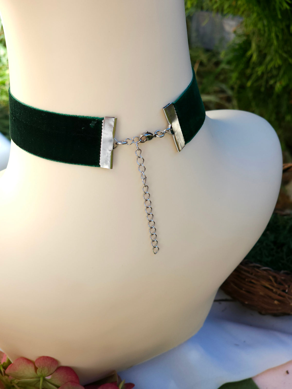Choker Soare printre Frunze