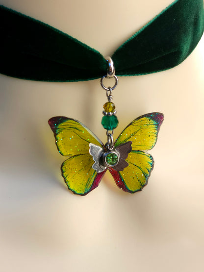 Choker Soare printre Frunze