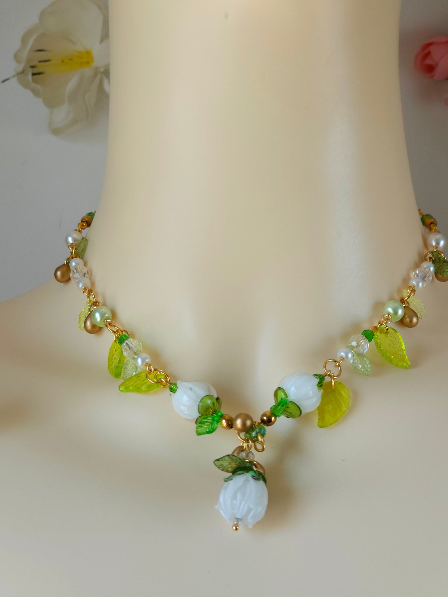 Colier floral "Boboci de Lumină"