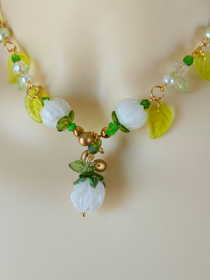 Colier floral "Boboci de Lumină"
