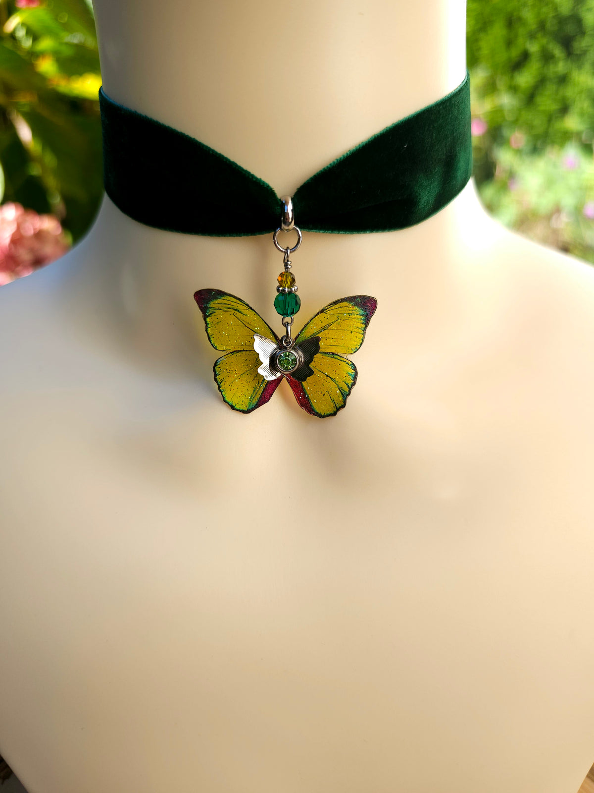 Choker Soare printre Frunze