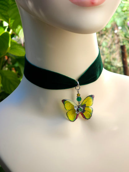 Choker Soare printre Frunze