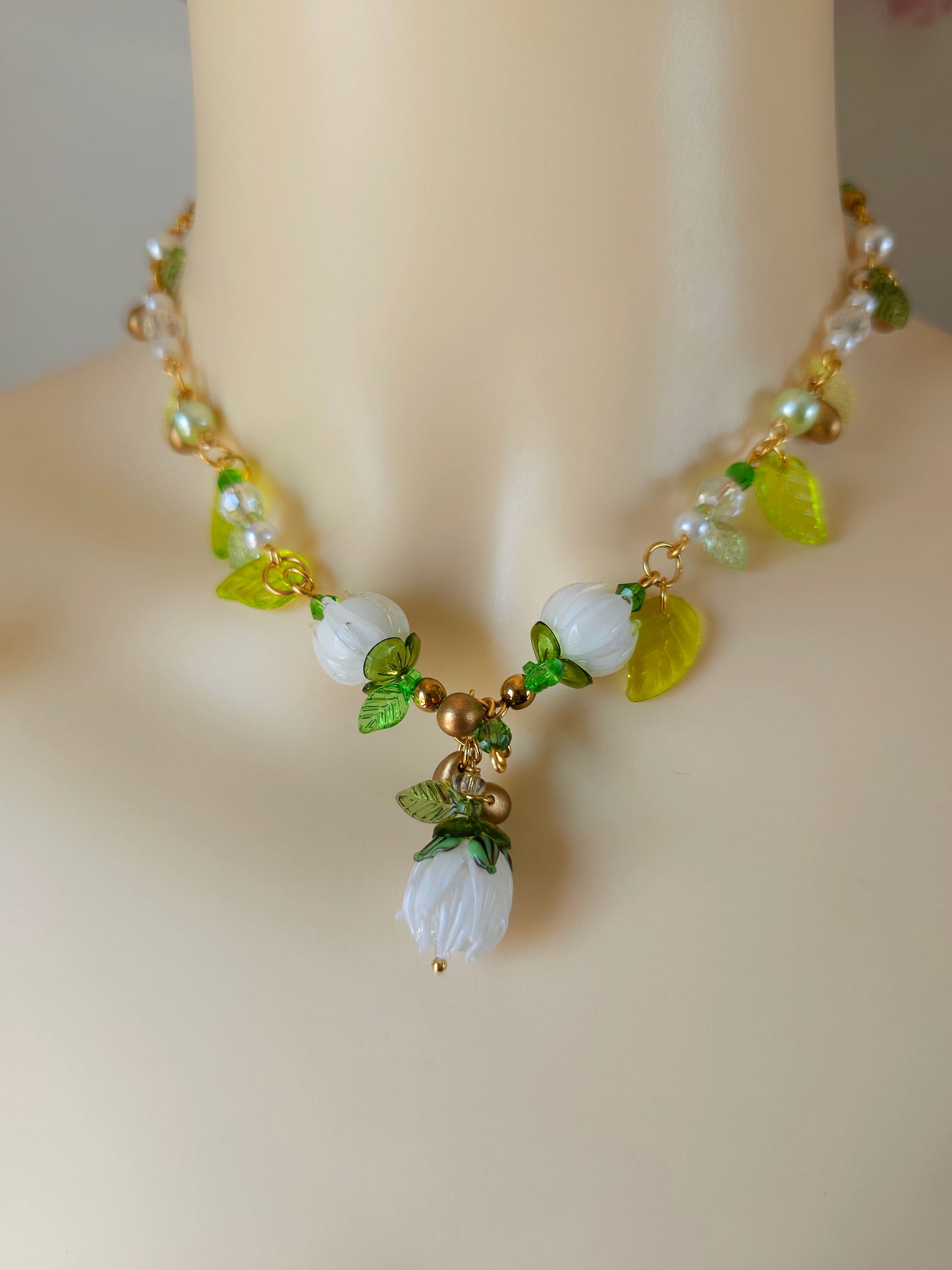 Colier floral "Boboci de Lumină"