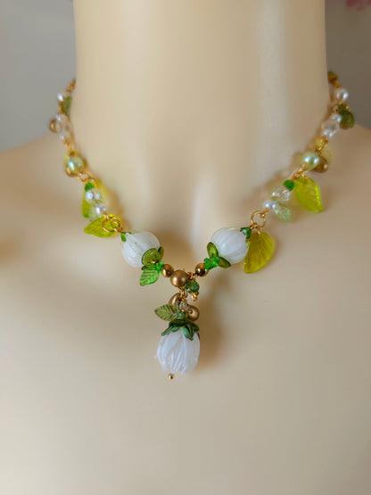 Colier floral "Boboci de Lumină"