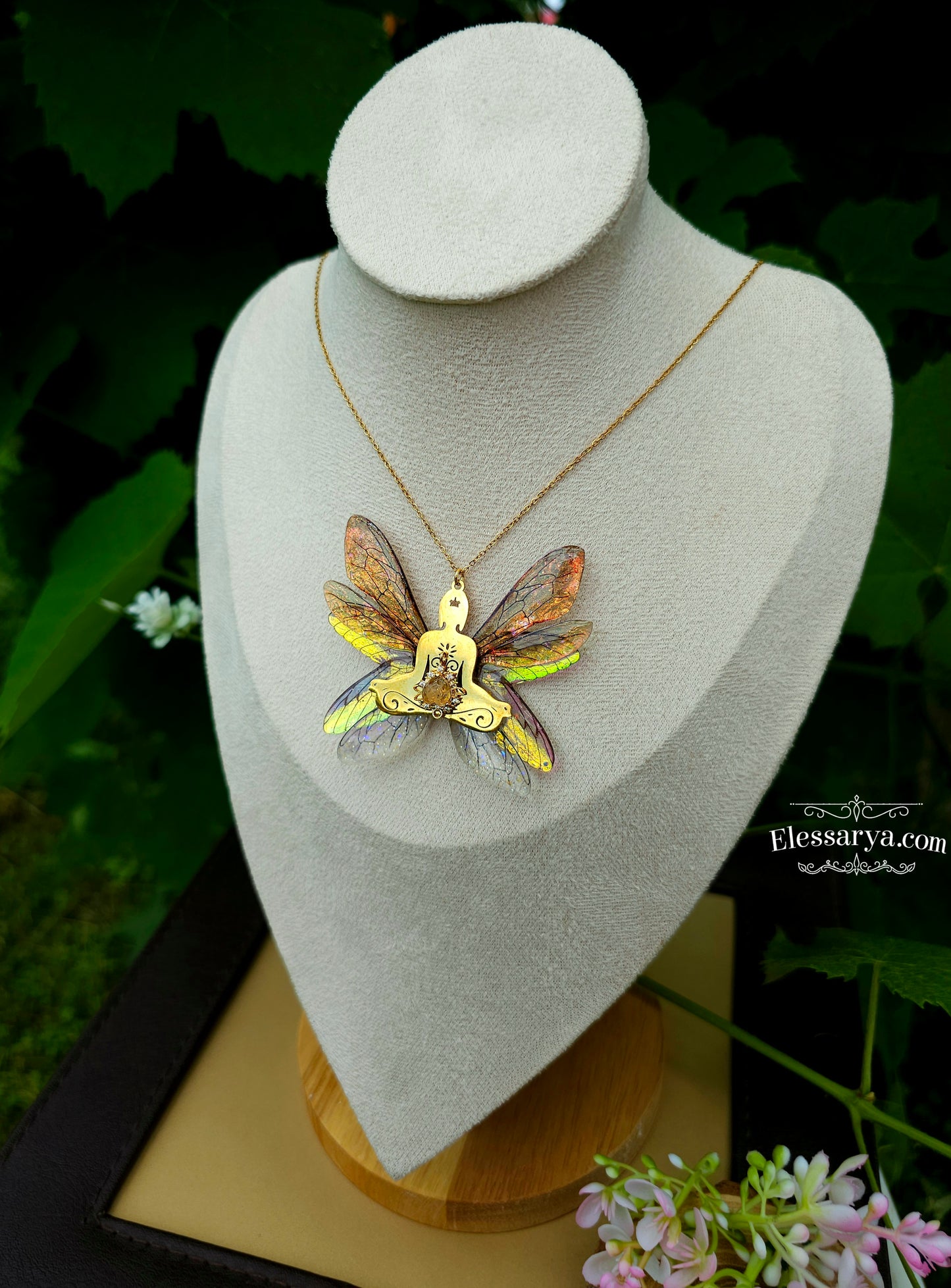 Colier "Zâna Iluminată Aurie"
