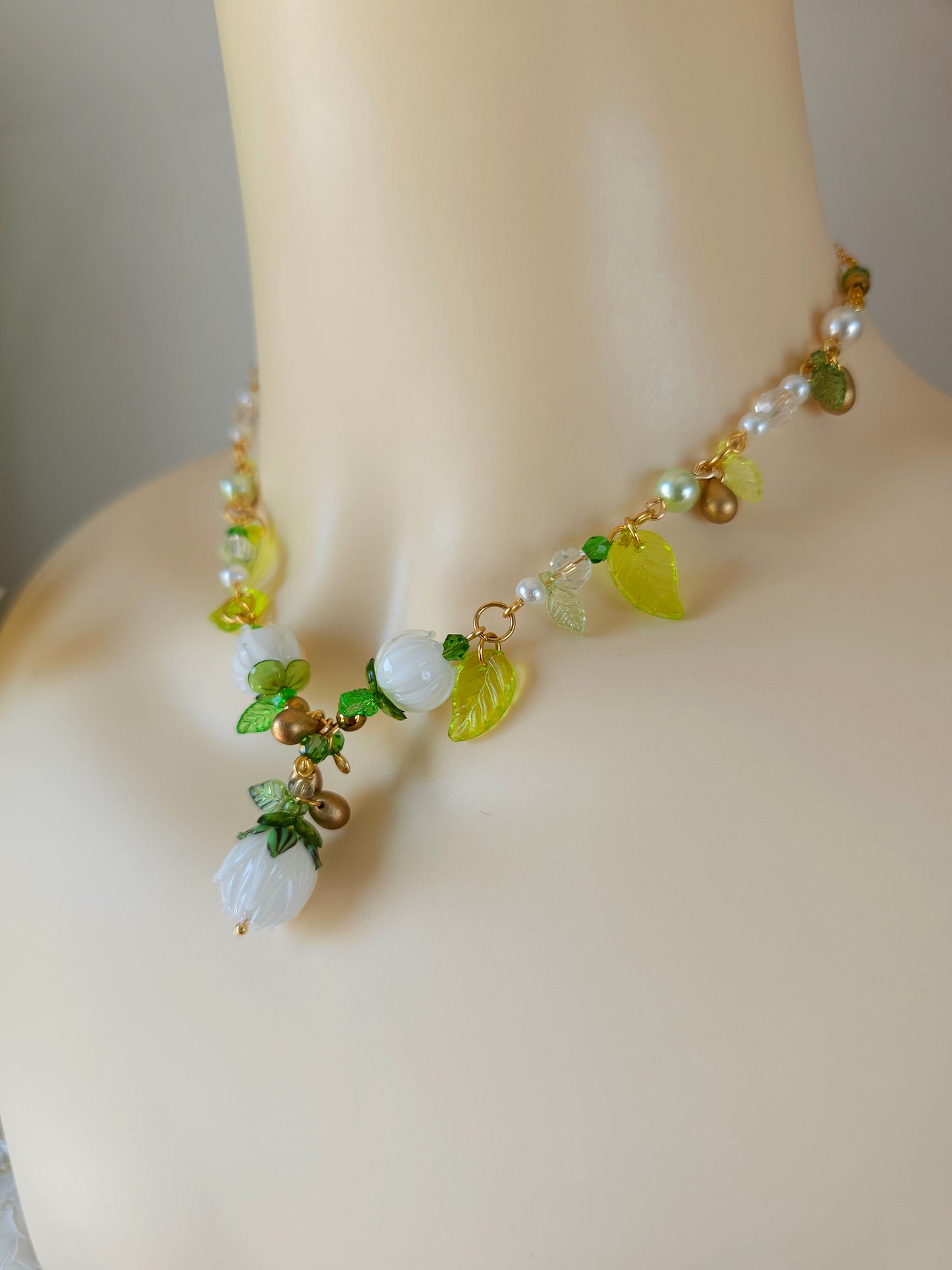 Colier floral "Boboci de Lumină"