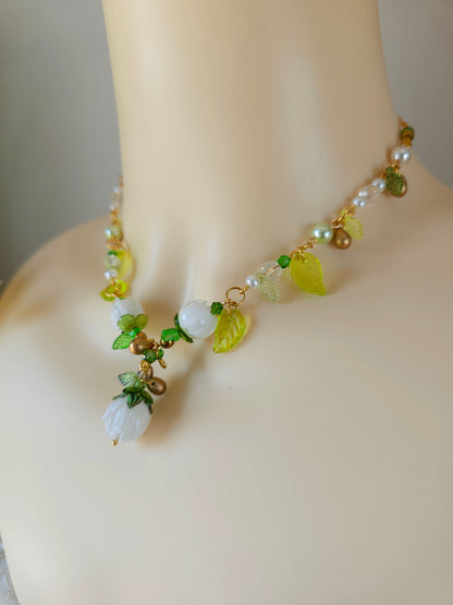 Colier floral "Boboci de Lumină"